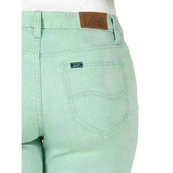 Lee Women's Regular Fit Midrise Capri, Palm (Light Green) Premium Stretch - Picture 7 of 10